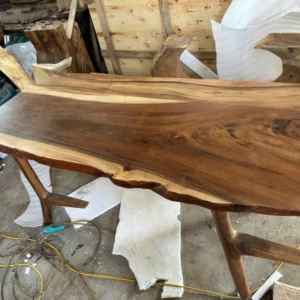 The Fluid Curve Solid Wood Coffee Table – Mid-Century Modern Artistry2